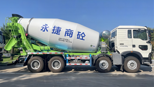 重汽&凌宇攪拌車交付客戶 重汽&凌宇攪拌車交付客戶