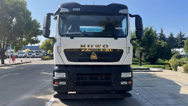 重汽&凌宇攪拌車交付客戶 重汽&凌宇攪拌車交付客戶