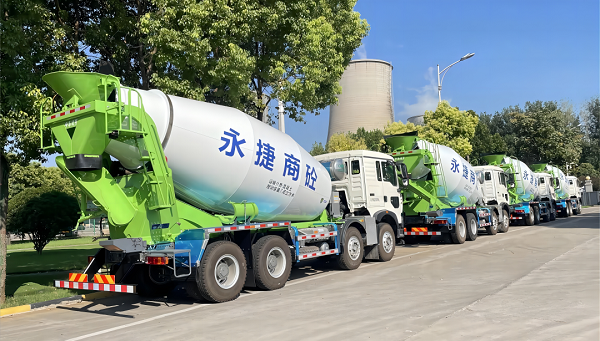 重汽&凌宇攪拌車交付客戶 重汽&凌宇攪拌車交付客戶